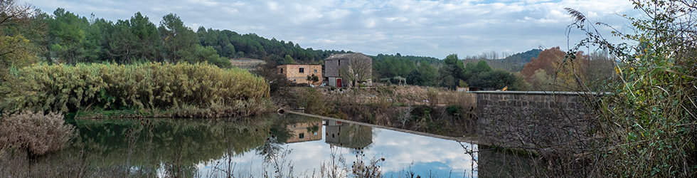 Ermita y castillo de Merola desde la colonia de la Ametlla de Merola