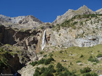 En clara direcció SO, nos acercamos cada vez más a la cascada del Cinca.