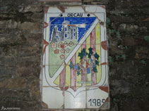 Escudo de Orcau en una pared del pueblo