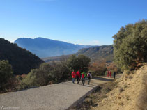 Bajando por la pista hacia Sant Miquel de la Vall.