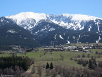 Vistas de Saint-Pierre-dels-Forcats y de Cambre d´Aze desde los alrededores de Mont-Louis.