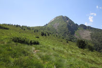 Dejamos el bosque atrás y llegamos al Sarrat de la Llau.