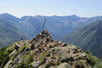 Cima de la Dent d´Orlu donde encontramos un gran hito de piedras.