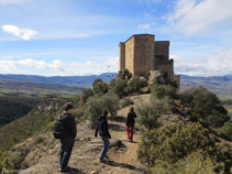 El castillo más cerca.