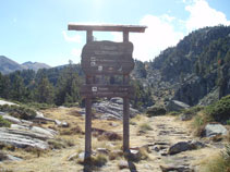 Cruce del GR 7 para ir hacia el collado de Montmalús.