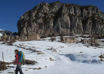 Pueblo de Peguera y Roc de Peguera.