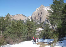 En esta parte del recorrido destaca en todo momento las vistas de la Roca Gran de Ferrús y el collado del Estret.