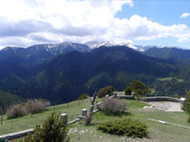 Vista en dirección SO, hacia la sierra del Cadí.