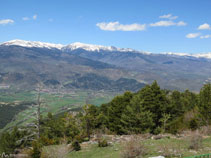 De izquierda a derecha: la Carabassa (2.713m), el Puigpedrós (2.913m) y el Puig Farinós (2.613m).