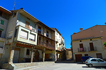 Salimos de la plaza Josep Roca por la calle Frederic Ribó.