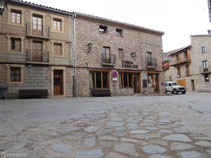 Plaza de la iglesia de Santa María de n´Hug.