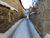 Primeros pasos por las calles estrechas de Dorres.