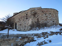 Llegamos a la ermita de la Mare de Déu de Bell-lloc.