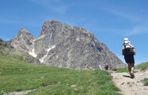 Desde el collado de Soum de Pombie gozamos de una bonita vista del Midi y del refugio de Pombie.