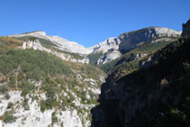 Vistas del barranco de Angonés.