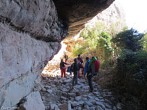 Damos una vuelta entre las piedras centenarias de esta construcción antigua.