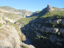 El Noguera Pallaresa al fondo del valle.