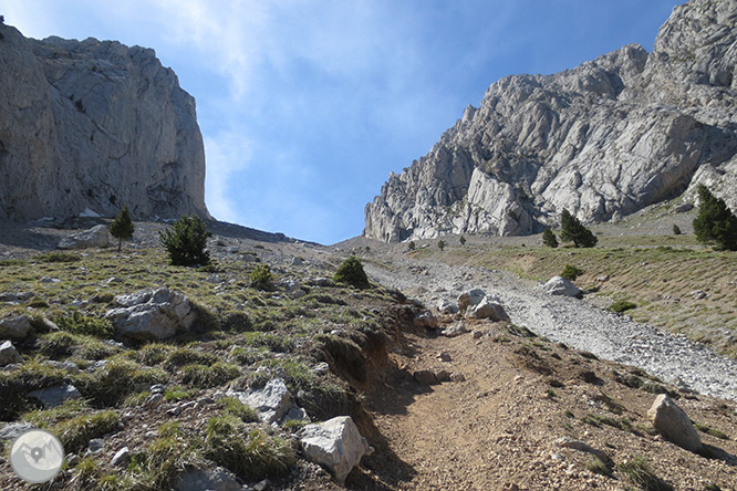 Pedraforca (2.506m) por el collado del Verdet y la Enforcadura 1 