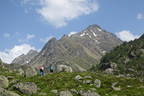 Vemos el pico de Rulhe delante.