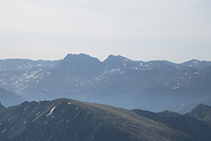 Puigpedrós de Lanós (2.842m) y Coma d´Or (2.826m).