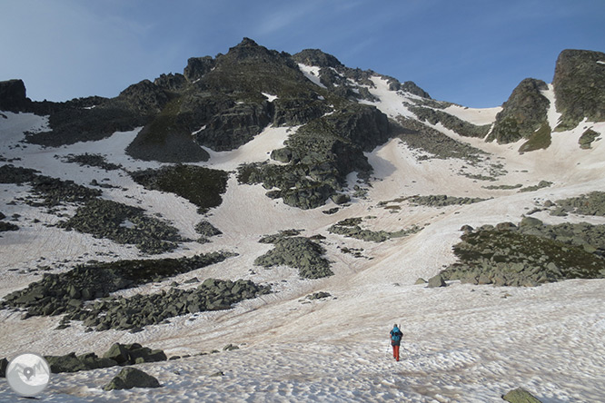 Pico de Rulhe (2.783m) desde el Pla de las Peyres  2 