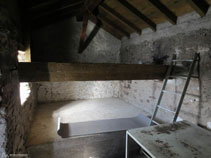 Interior de la cabaña de la Besina.