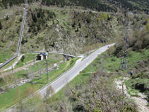 Ganamos altura sobre el valle y la carretera. Podemos observar el puente de Sainte Suzanne y la zona donde hemos dejado el coche.