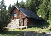 Otra casa cerrada, aquí la pista da un giro brusco de 180º.