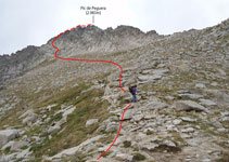 Desde el collado de Monestero nos dirigimos hacia el pico de Peguera, avanzamos hacia la izquierda.