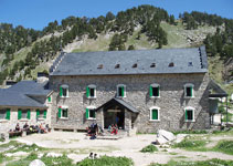 Refugio de la Renclusa (2.140m), uno de los refugios más concurridos del Pirineo.