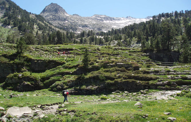 Maladeta Oriental (3.308m) y pico Abadías (3.271m) por la Renclusa 1 