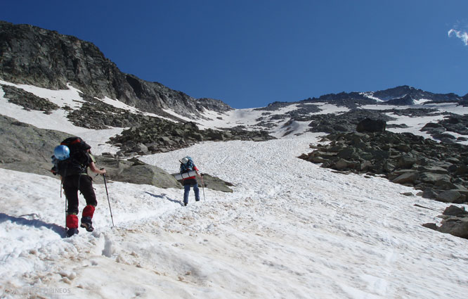 Maladeta Oriental (3.308m) y pico Abadías (3.271m) por la Renclusa 1 