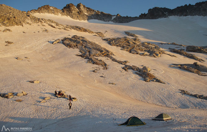 Maladeta Oriental (3.308m) y pico Abadías (3.271m) por la Renclusa 1 