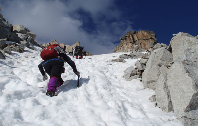 Maladeta Oriental (3.308m) y pico Abadías (3.271m) por la Renclusa 2 