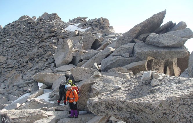 Maladeta Oriental (3.308m) y pico Abadías (3.271m) por la Renclusa 2 