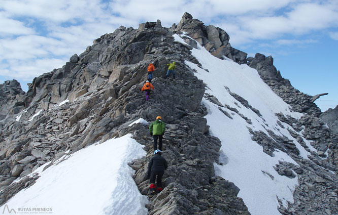 Maladeta Oriental (3.308m) y pico Abadías (3.271m) por la Renclusa 2 