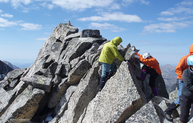 Maladeta Oriental (3.308m) y pico Abadías (3.271m) por la Renclusa 2 