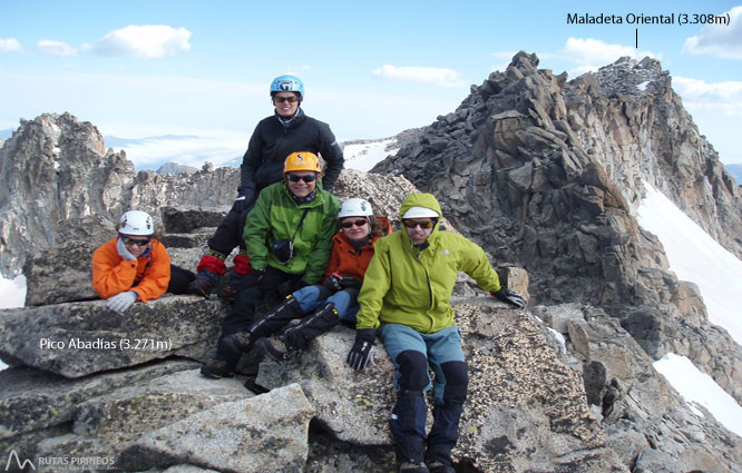 Maladeta Oriental (3.308m) y pico Abadías (3.271m) por la Renclusa 2 