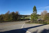 Desde la entrada del Camping El Solsonès, tomamos la carretera hacia la derecha (NO).