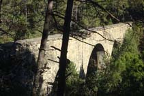 La entrada del puente de la Frau impresiona.