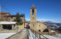 Iglesia de Estana, en medio del pueblo.