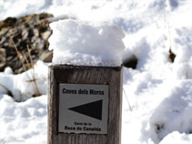 Señal indicándonos que hemos llegado a las Coves dels Moros