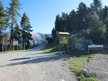 Aparcamiento y punto de inicio de la Ruta del Trencapinyes.