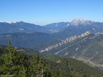 La sierra de Ensija, con el pico de la Gallina Pelada (2.320m) y el Pedraforca (2.497m).