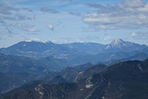 Vistas de la Gallina Pelada, Port del Comte y el Pedraforca (al O).