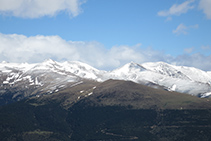 El Balandrau, el Tres Pics y el Puig de la Fontlletera.